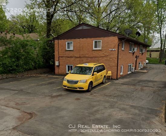 9220 Central Dr #1, Saint Louis, MO 63114