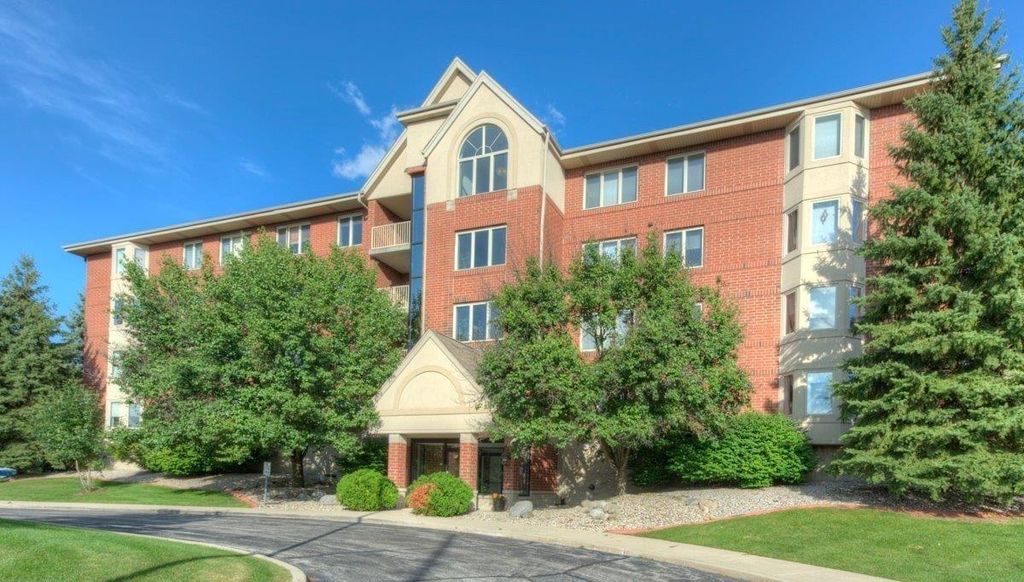 8445 Manor Ave #401, Munster, IN 46321