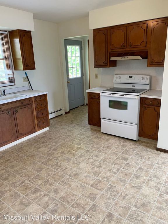 210 3rd St NE #3, Mandan, ND 58554
