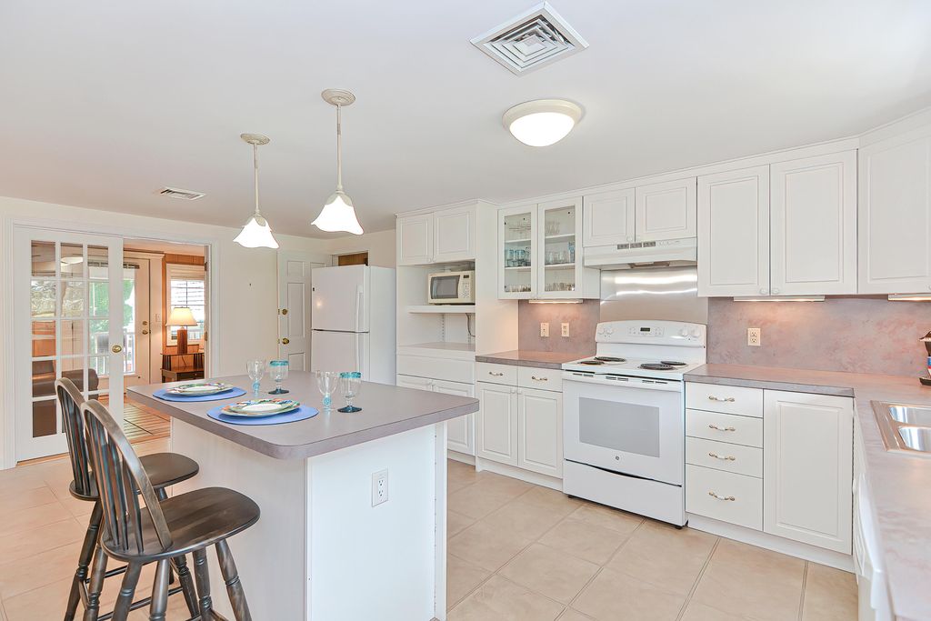147 Center St, Yarmouth Port, MA 02675