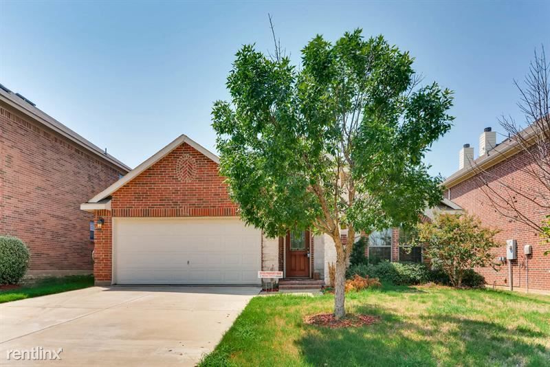 3968 Hollow Lake Rd, Roanoke, TX 76262