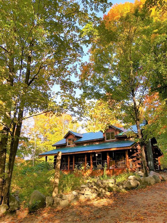 1666 W River Rd, Traverse City, MI 49696