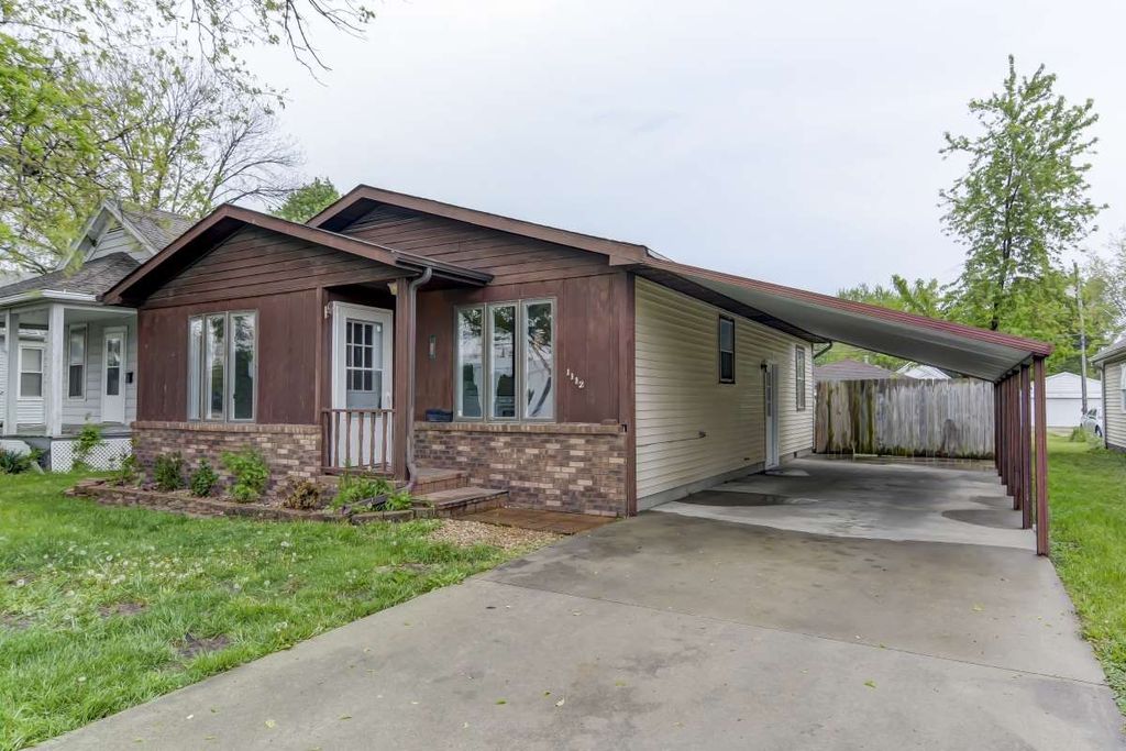 1112 N Kickapoo Street 1112 1/2 N Kickapoo St, Lincoln, IL 2 Bed, 1 Bath SingleFamily Home