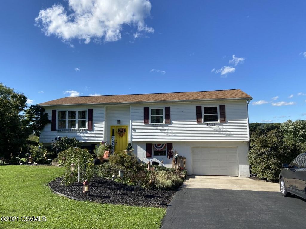 11 Fairland Dr, Danville, PA 17821