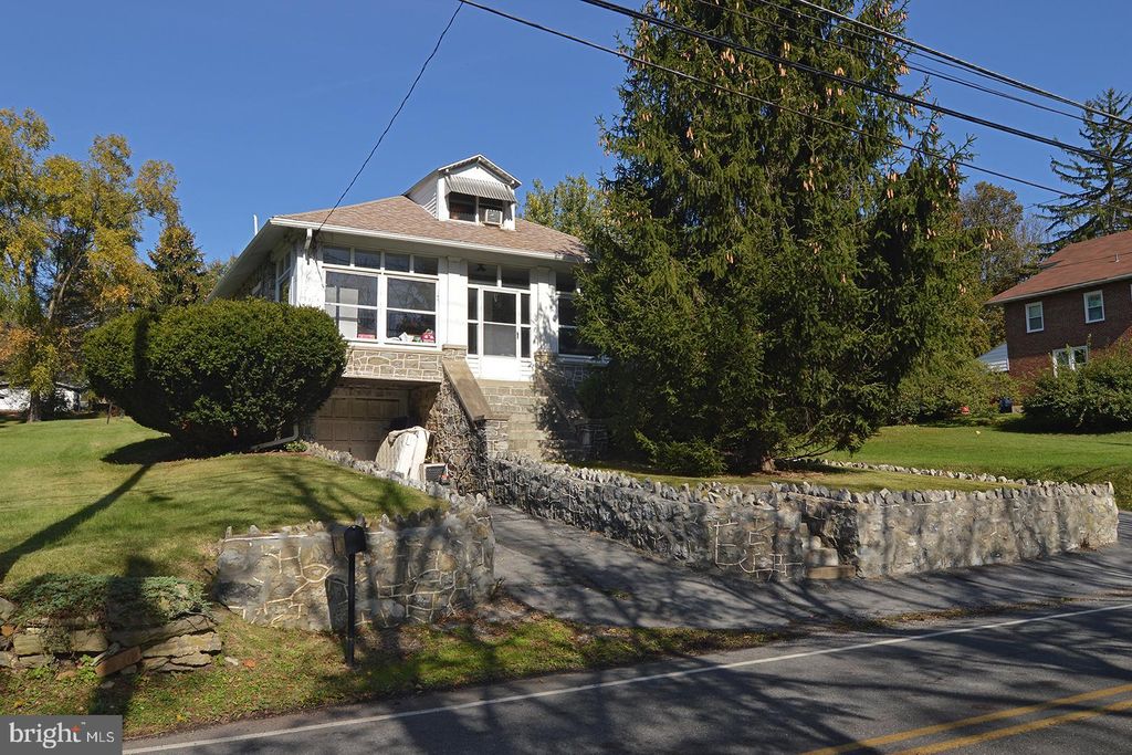 823 Leiszs Bridge Rd, Reading, PA 19605