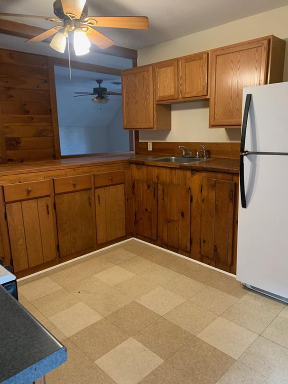 555 Hanover St #3, Fall River, MA 02720