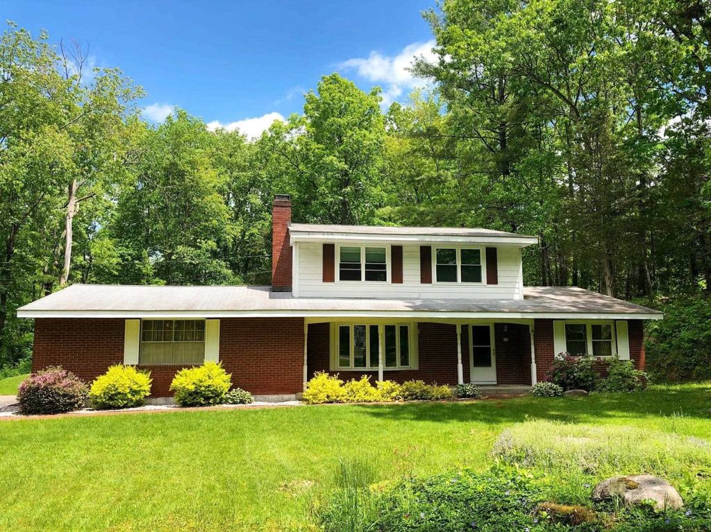 6 White Birch Rd, Hyde Park, NY 12538