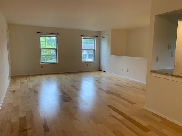 443 Thornwood Dr, Mount Laurel, NJ 08054