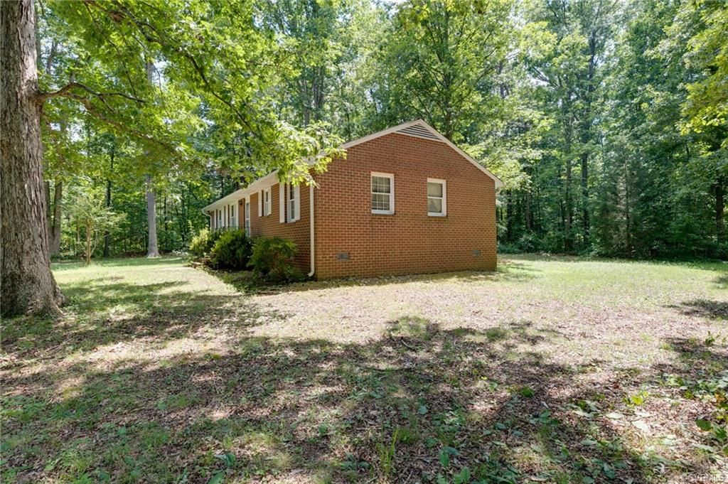 11201 Locust Dale Ln, Amelia Court House, VA 3 Bed, 2 Bath Single
