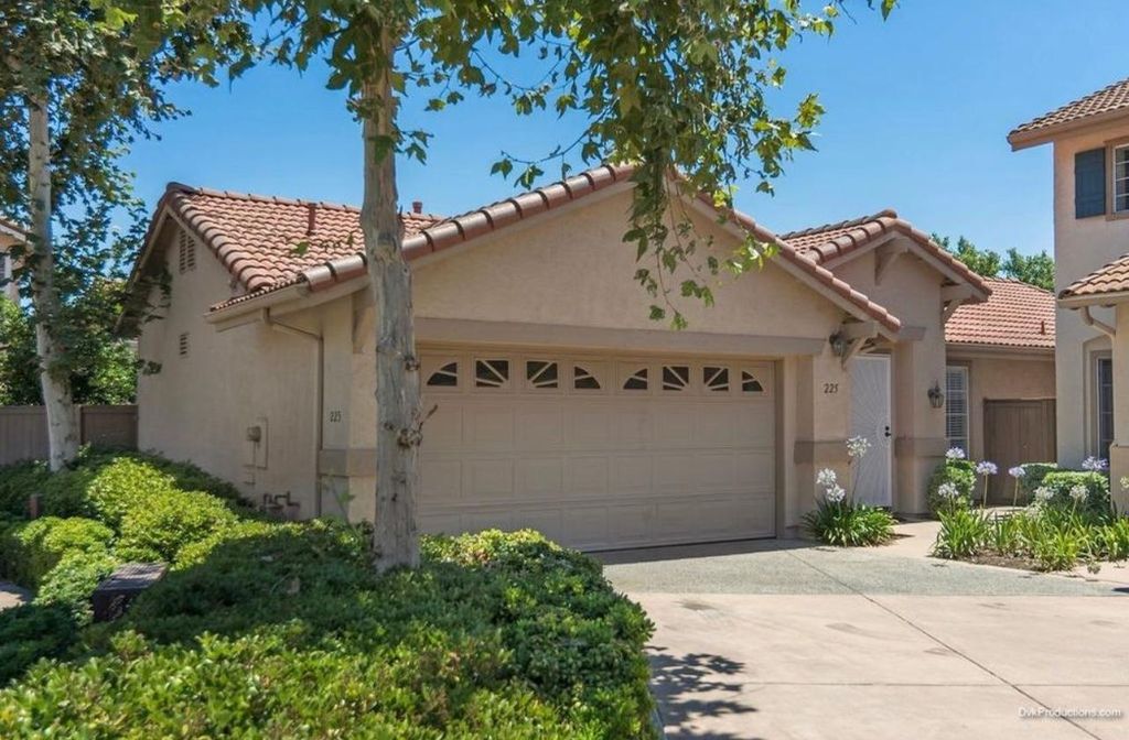 225 Brookview Ct, Santee, CA 92071