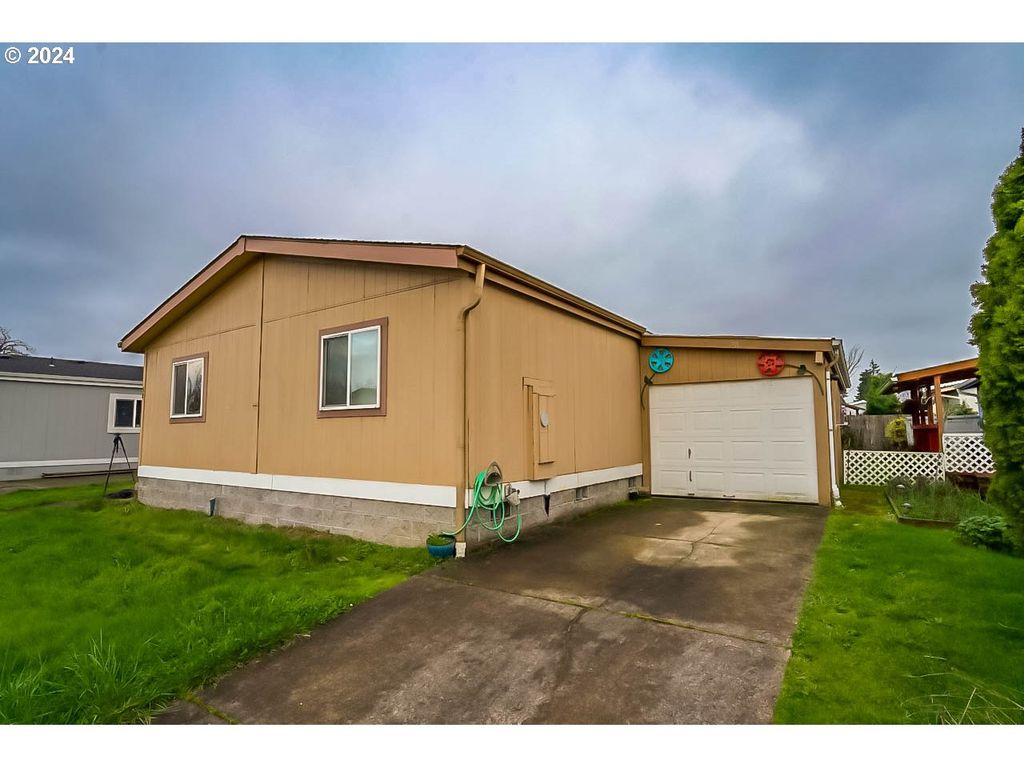 700 N  Mill St #58, Creswell, OR 97426