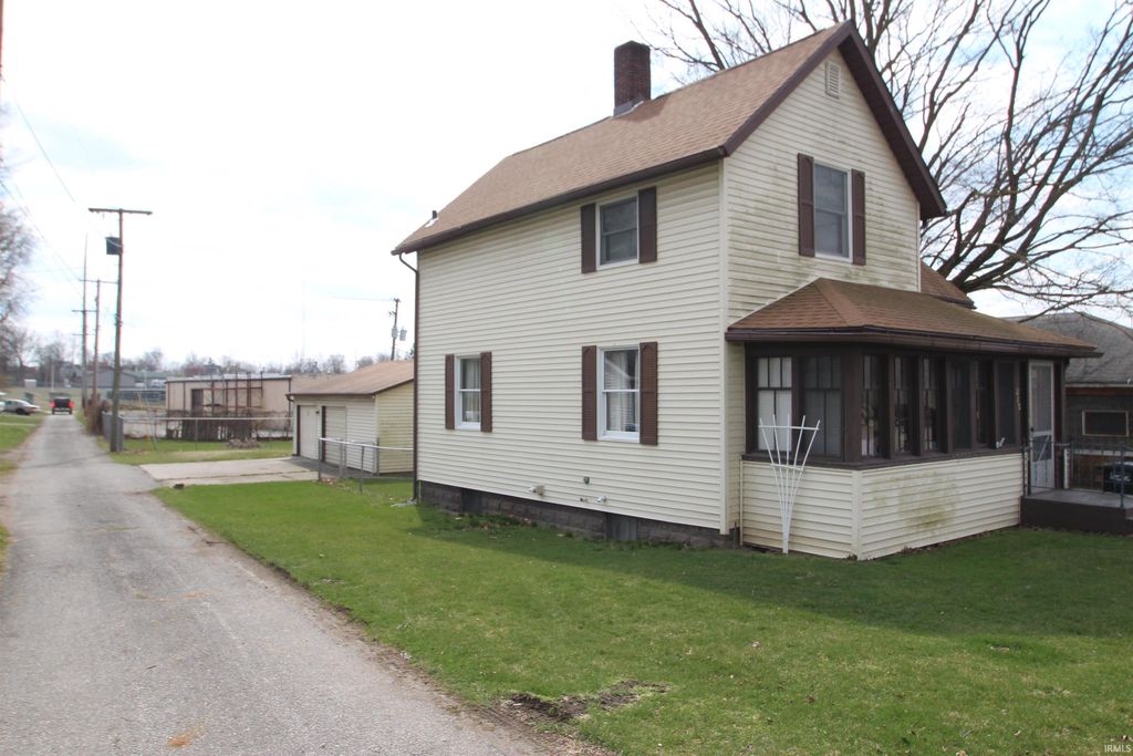 215 W  Grove St, Kendallville, IN 46755