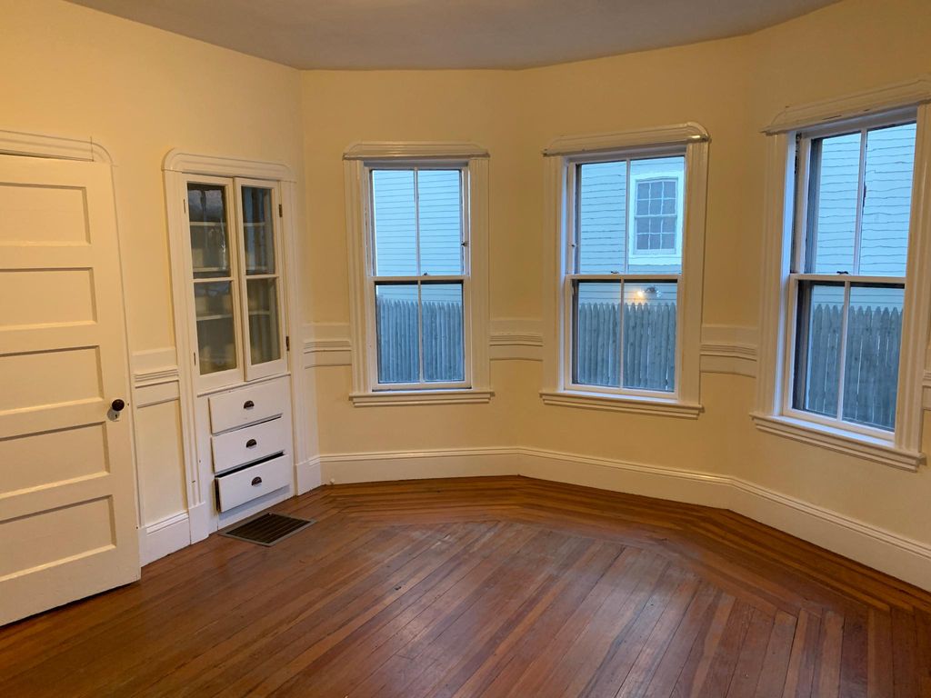 7 Waterhouse St #1, Somerville, MA 02144