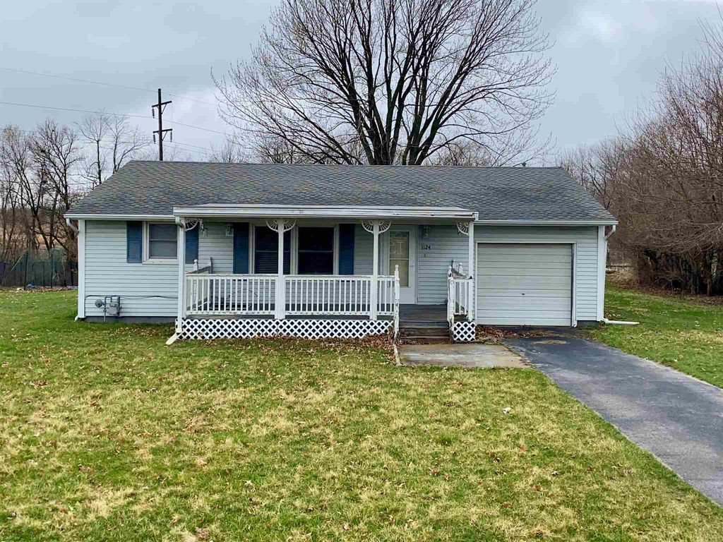 1124 S Johnson St, Macomb, IL 61455