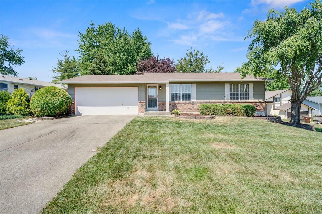 4 Parliament Sq, Saint Peters, MO 63376