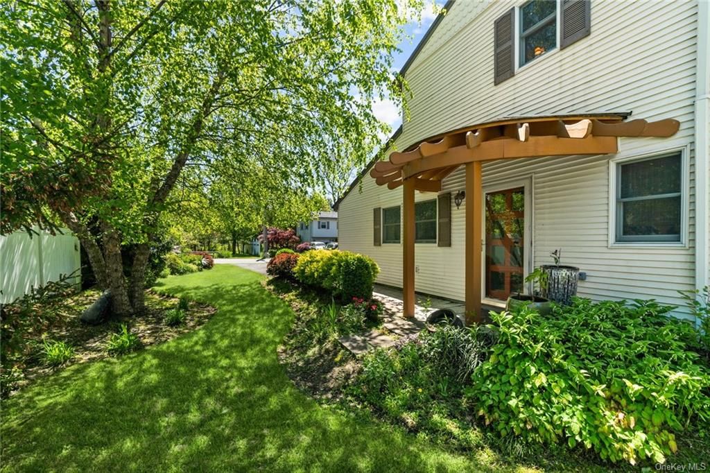 35 Green Ave, Valley Cottage, NY 10989