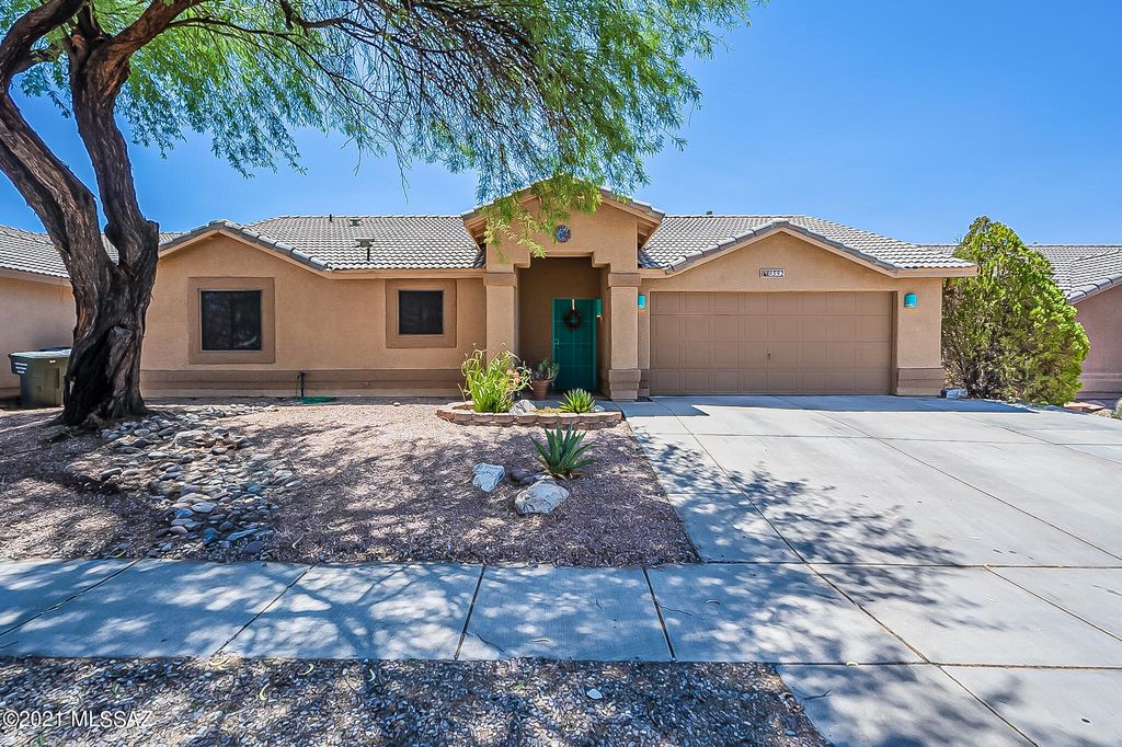 9592 E Dunnigan Dr, Tucson, AZ 85747