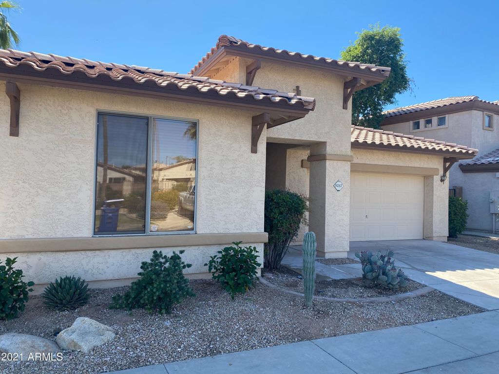 9257 E Kiowa Ave, Mesa, AZ 85209