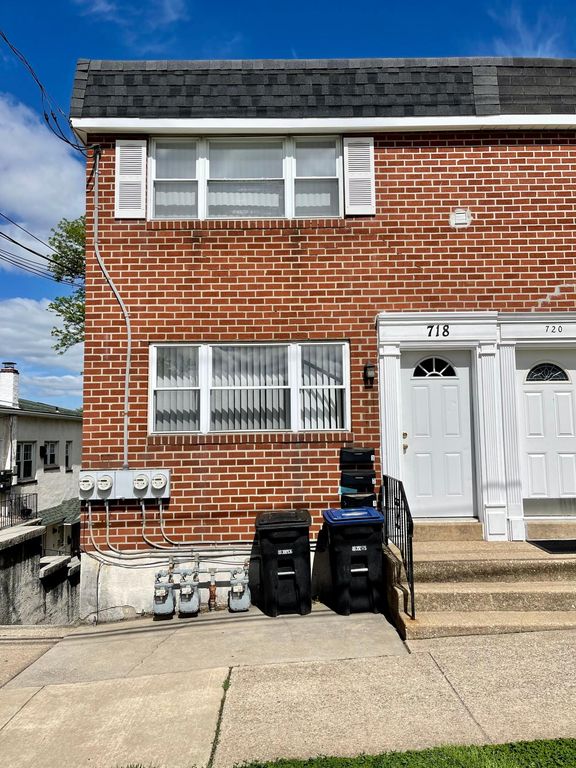 718 Maple St, Conshohocken, PA 19428