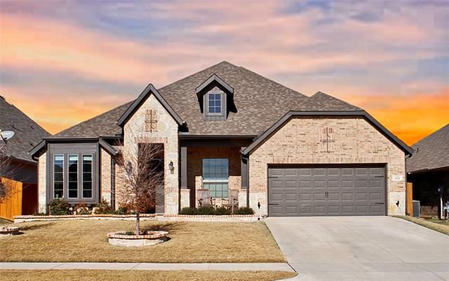 324 Sugar Creek Ln, Saginaw, TX 76131