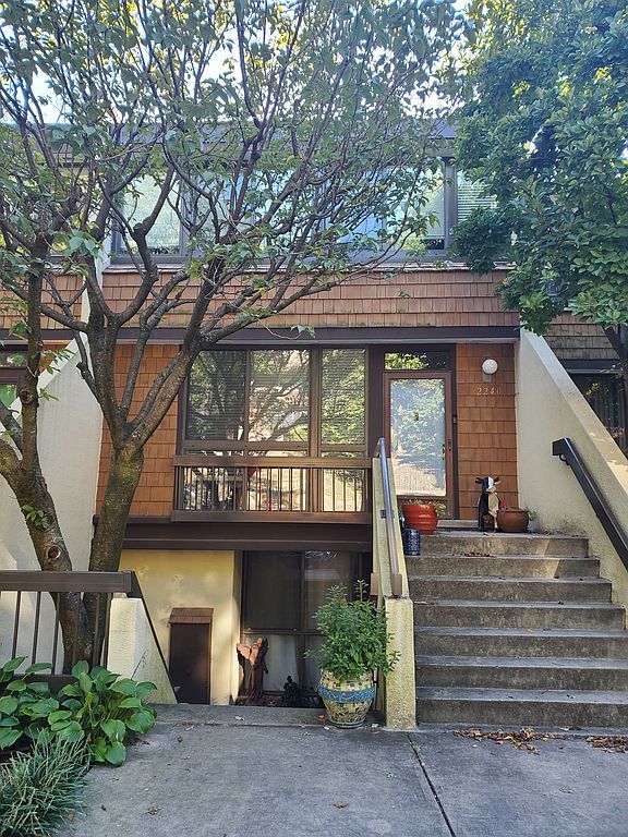 2242 S Randolph St, Arlington, VA 22204