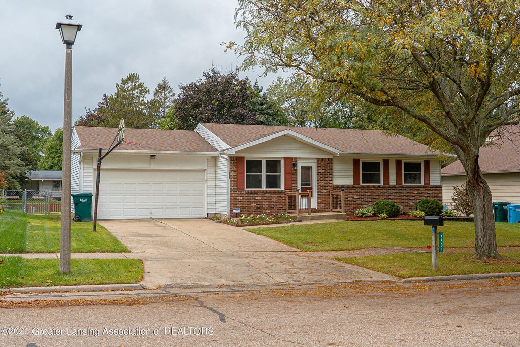 2401 Byrnes Rd, Lansing, MI 48906