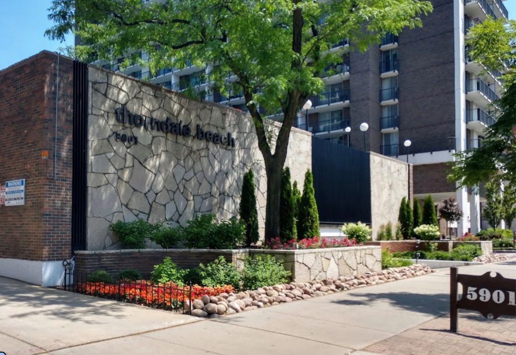 5901 N Sheridan Rd #16H, Chicago, IL 60660