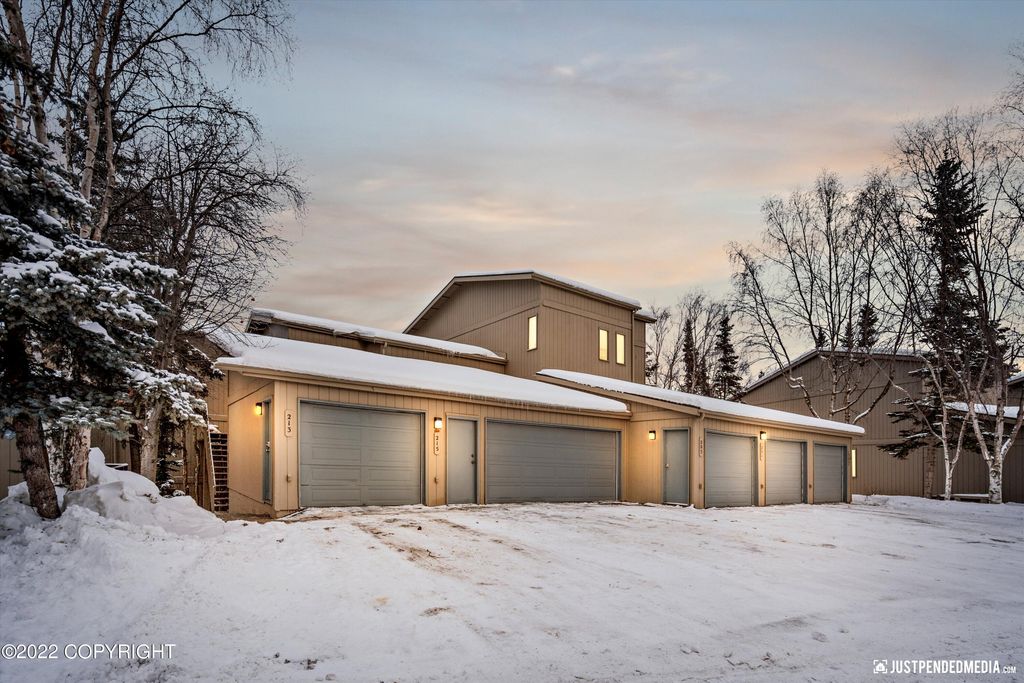 215 W 22nd Ave #305, Anchorage, AK 99503