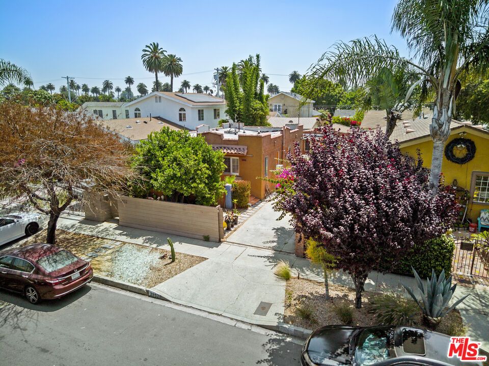 2852 S  West View St, Los Angeles, CA 90016