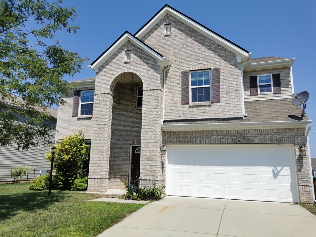 2068 Creekstone Dr, Columbus, IN 47201