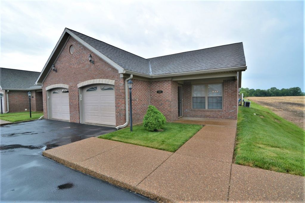 3048 Shady Hollow Trl, Evansville, IN 2 Bed, 2 Bath Condo 23 Photos