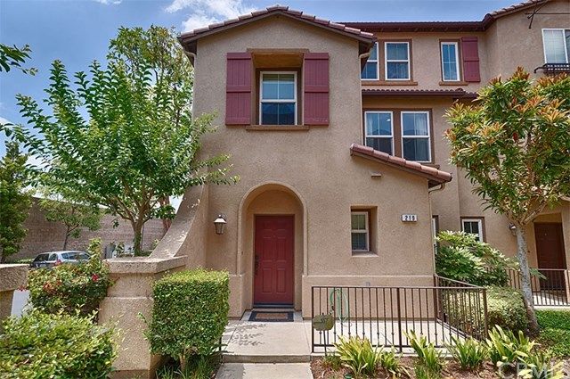 219 E Santa Fe Ct, Placentia, CA 92870