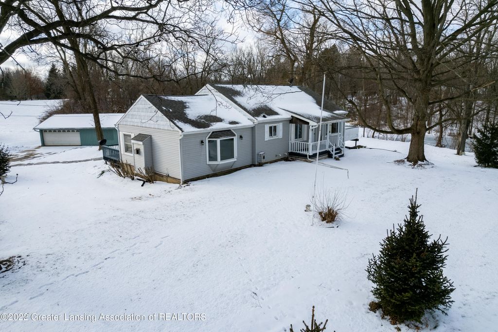 5424 Clark Rd, Bath, MI 48808