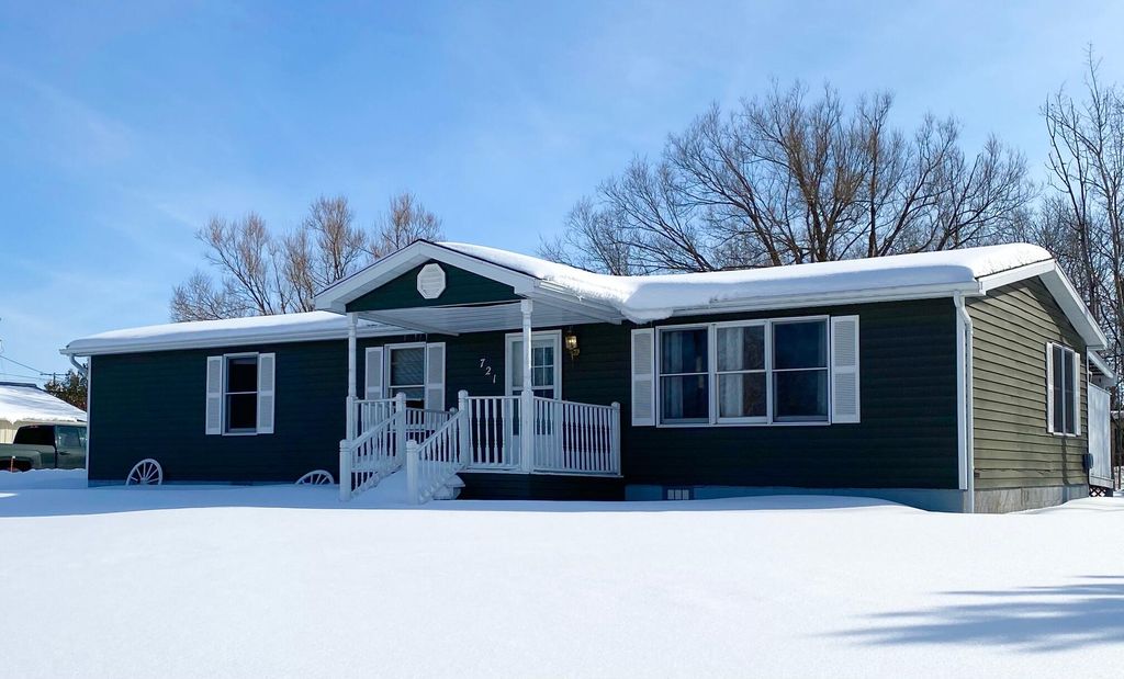721 W 27th Ave, Sault Sainte Marie, MI 49783