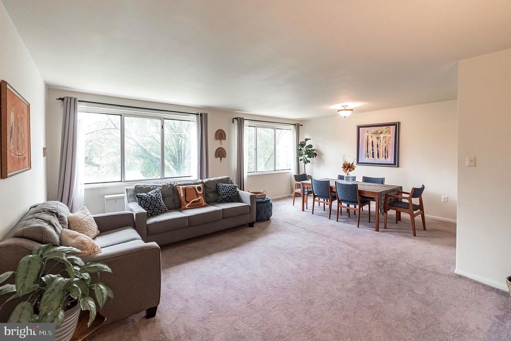 10201 Grosvenor Pl #319, Rockville, MD 20852