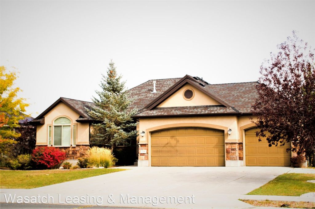 2368 N Cranefield Rd, Clearfield, UT 84015