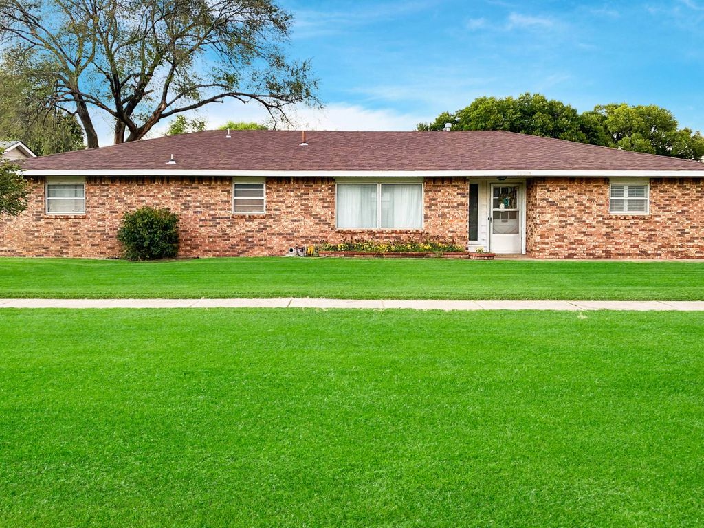 902 Flynn St, Alva, OK 73717