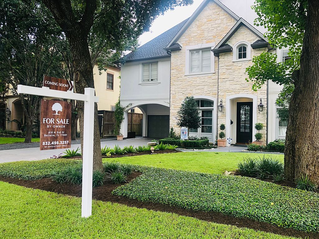 816 N 3rd St, Bellaire, TX 77401