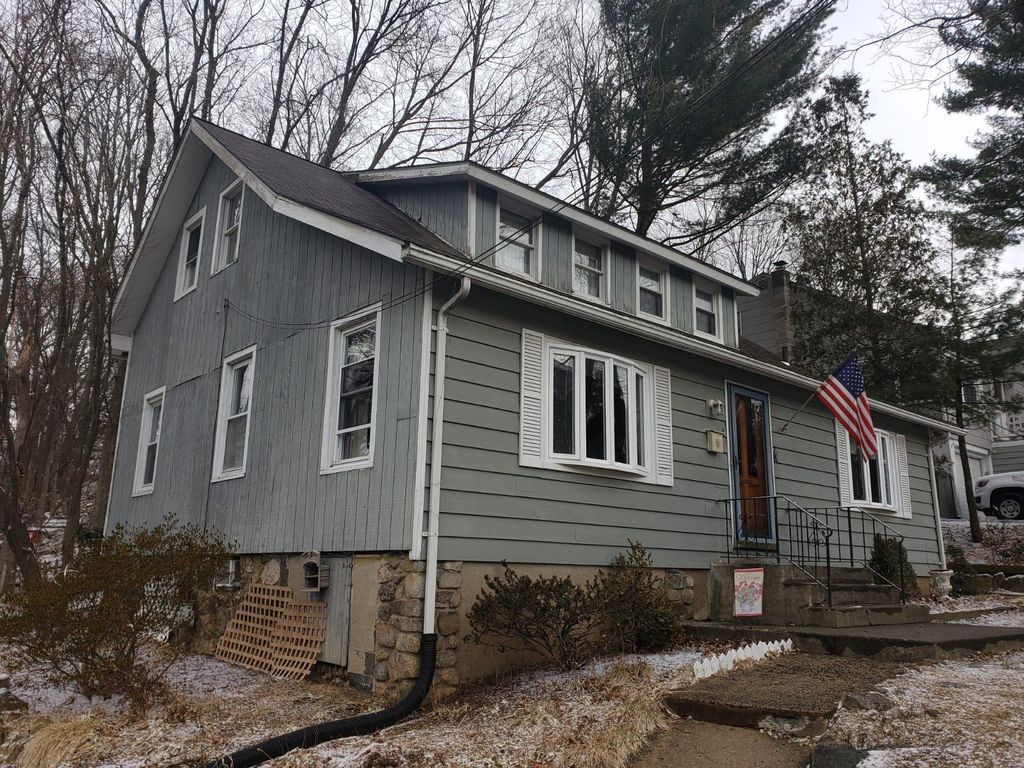 8 Bridge St, Suffern, NY 4 Bed, 2 Bath SingleFamily Home 16 Photos