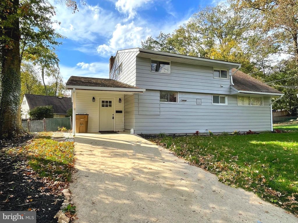 4 Radford Ct, Rockville, MD 20851