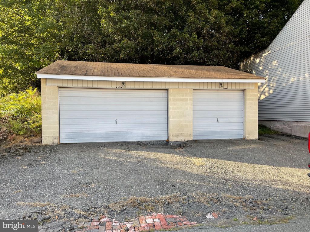 390 Front St, Pottsville, PA 17901