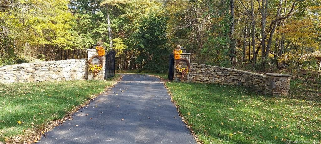 612 Cook Hill Rd, Danielson, CT 06239