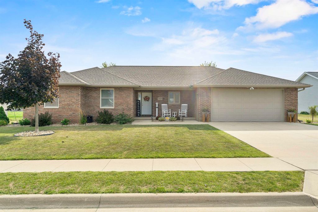 1029 11th St SW, Dyersville, IA 52040 Trulia