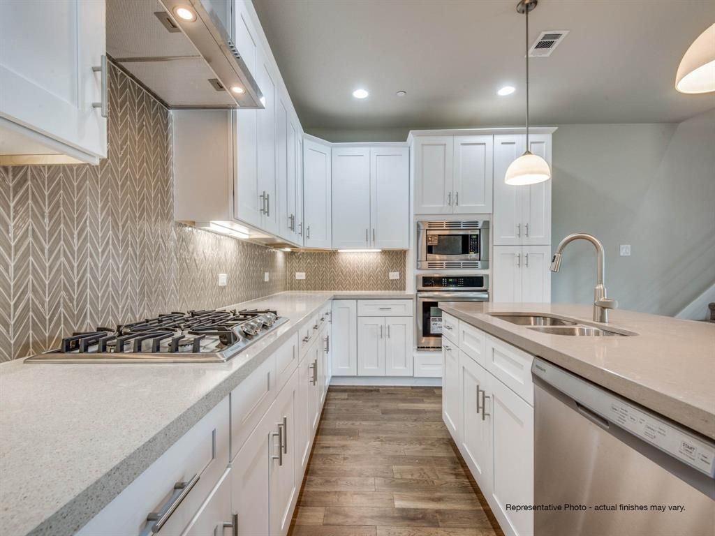 5705 Woodlands Dr, The Colony, TX 75056