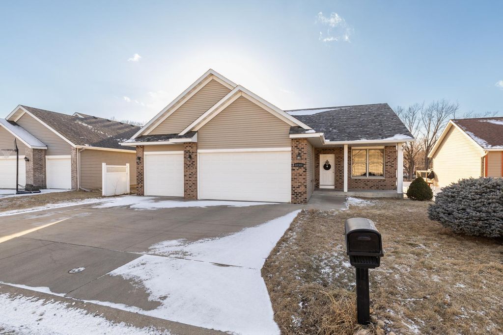 1741 Spruce Meadows Dr SE, Rochester, MN 55904