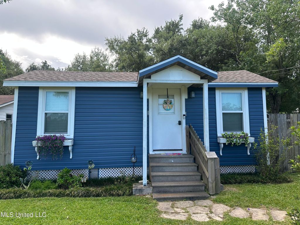 215 E 1st St, Long Beach, MS 39560 - See Est. Value, Schools & More