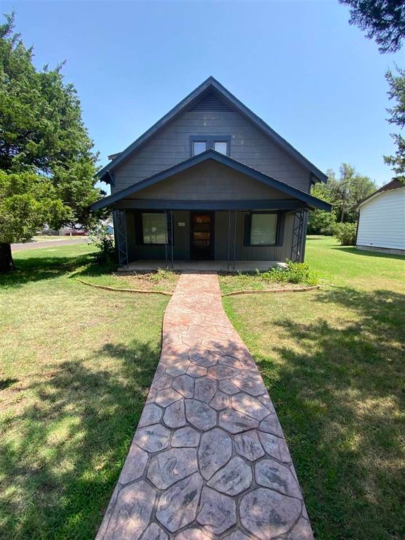 602 S High St, Pratt, KS 67124