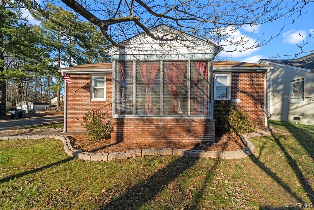 710 Lakeview Ave Colonial Heights VA 23834 See Est Value Schools