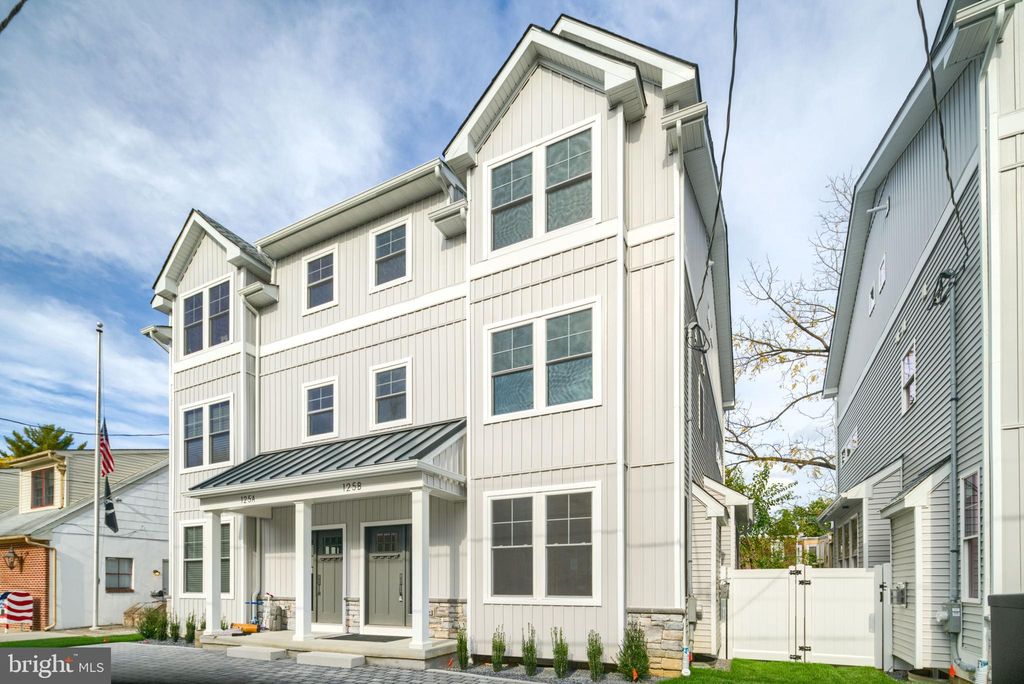 125 Veterans Ln #B, Haddonfield, NJ 08033