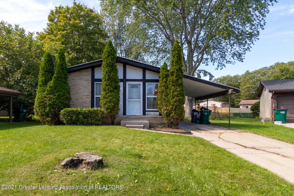 4306 Old Castle Cir, Lansing, MI 48911